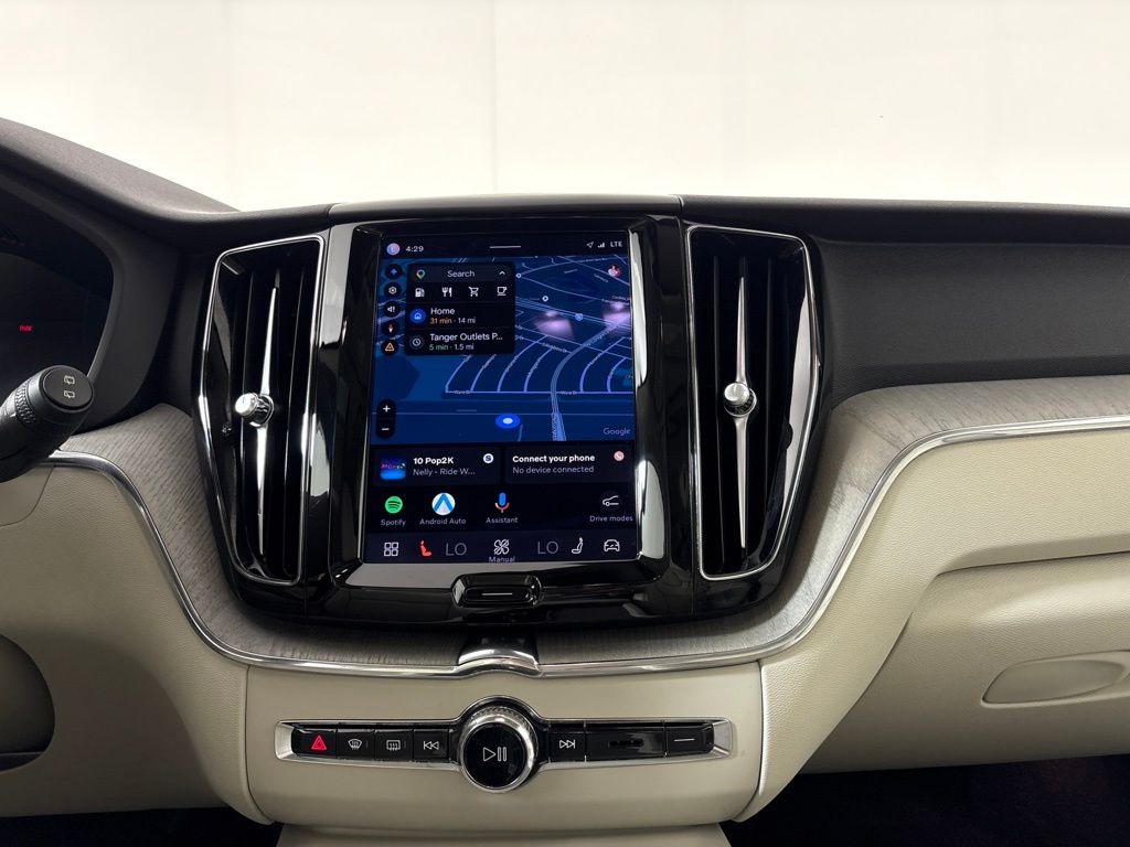 Thumbnail: 2023 Volvo XC60 - 14