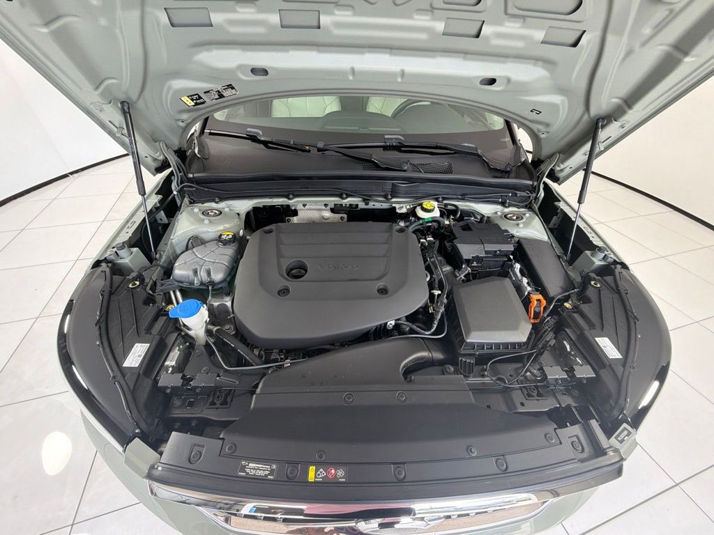 Thumbnail: 2024 Volvo XC40 - 9