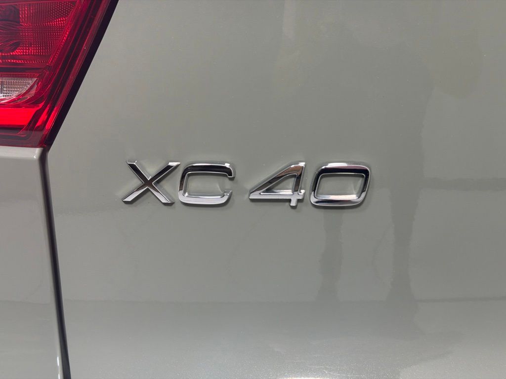 Thumbnail: 2024 Volvo XC40 - 22