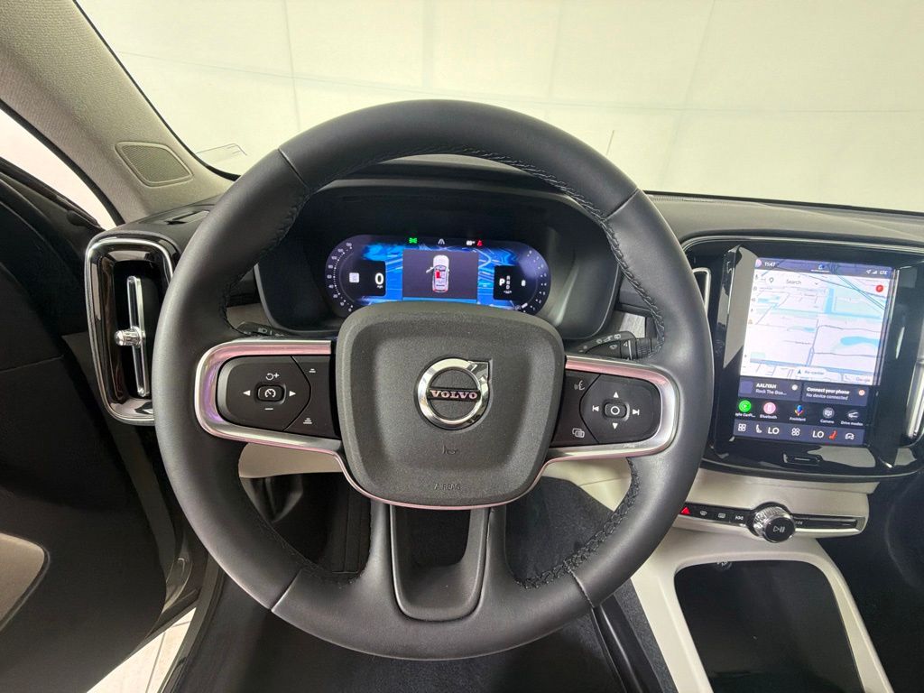 Thumbnail: 2024 Volvo XC40 - 2