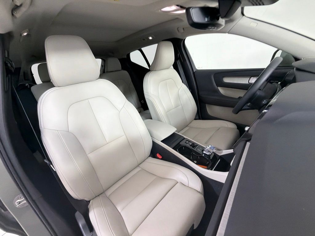 Thumbnail: 2024 Volvo XC40 - 11