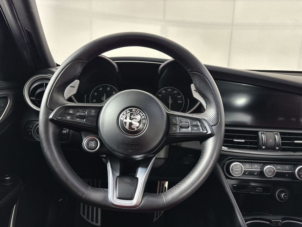 Thumbnail: 2022 Alfa Romeo Giulia - 2