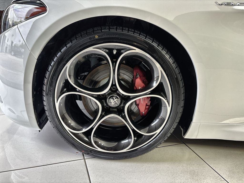 Thumbnail: 2022 Alfa Romeo Giulia - 7