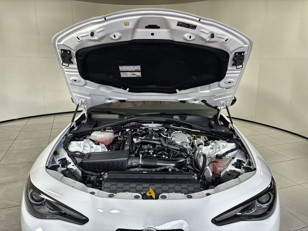 Thumbnail: 2022 Alfa Romeo Giulia - 8