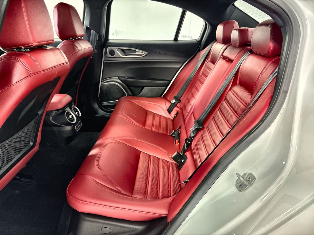 Thumbnail: 2022 Alfa Romeo Giulia - 11