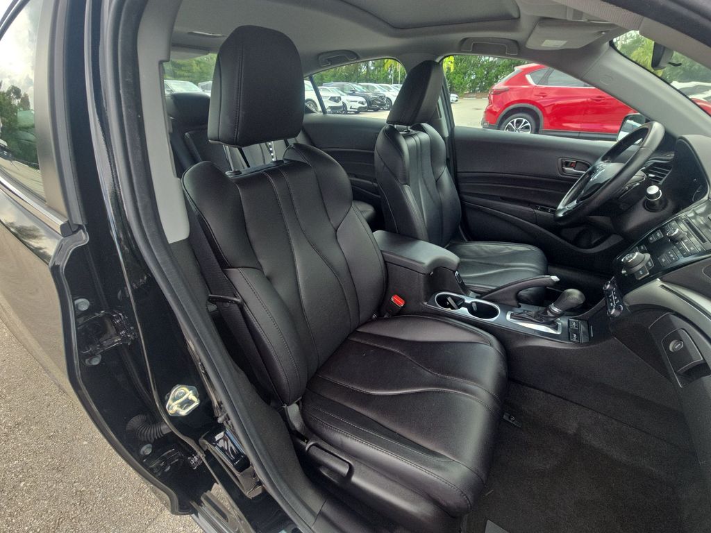 Thumbnail: 2020 Acura ILX - 32