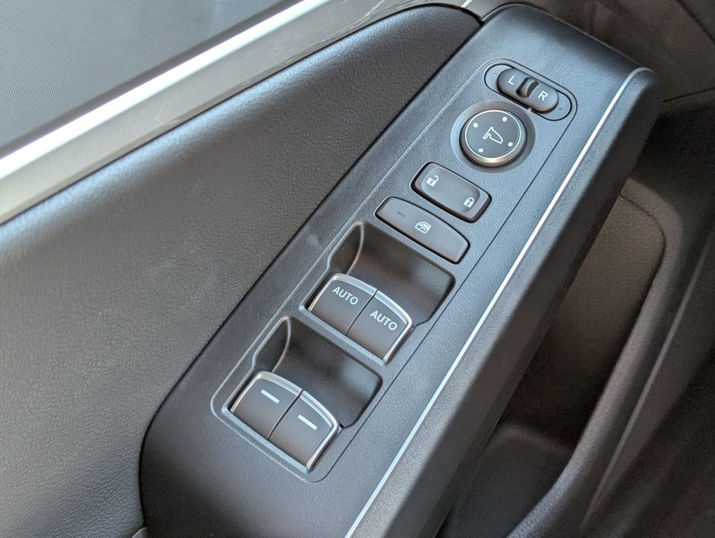 Thumbnail: 2025 Acura Integra - 22