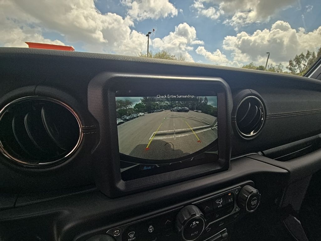Thumbnail: 2022 Jeep Wrangler - 26
