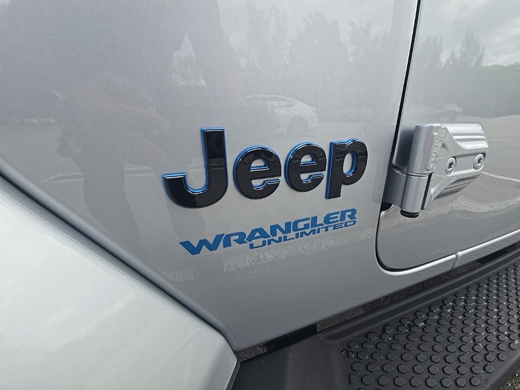 Thumbnail: 2022 Jeep Wrangler - 7