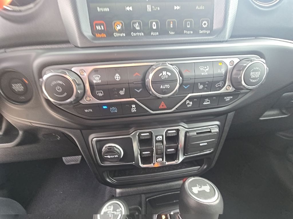 Thumbnail: 2022 Jeep Wrangler - 27