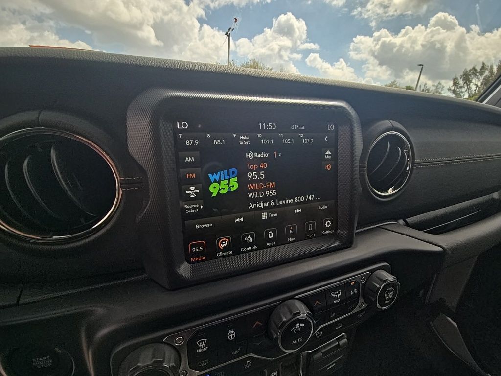 Thumbnail: 2022 Jeep Wrangler - 14