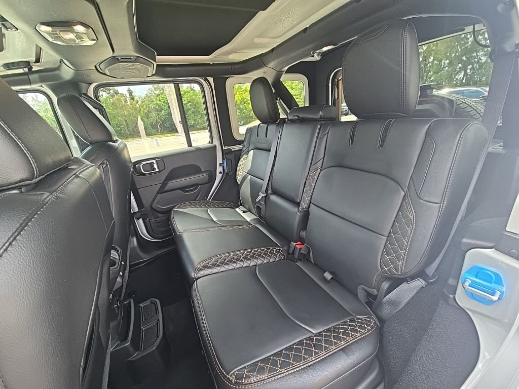 Thumbnail: 2022 Jeep Wrangler - 32