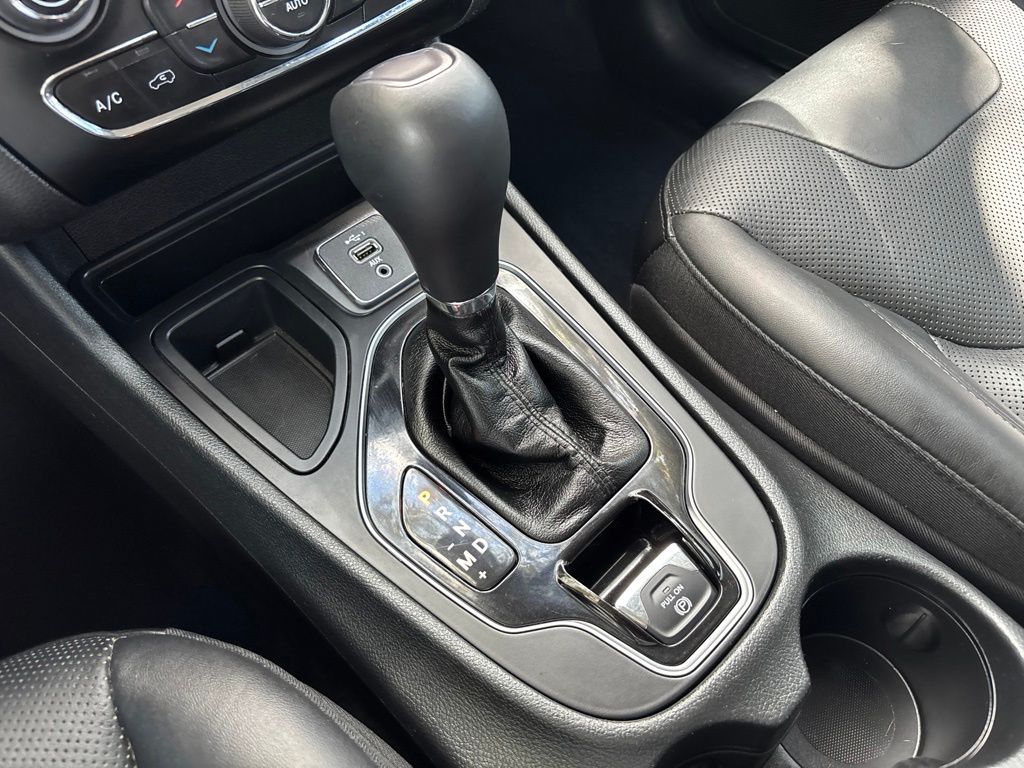 Thumbnail: 2019 Jeep Cherokee - 34