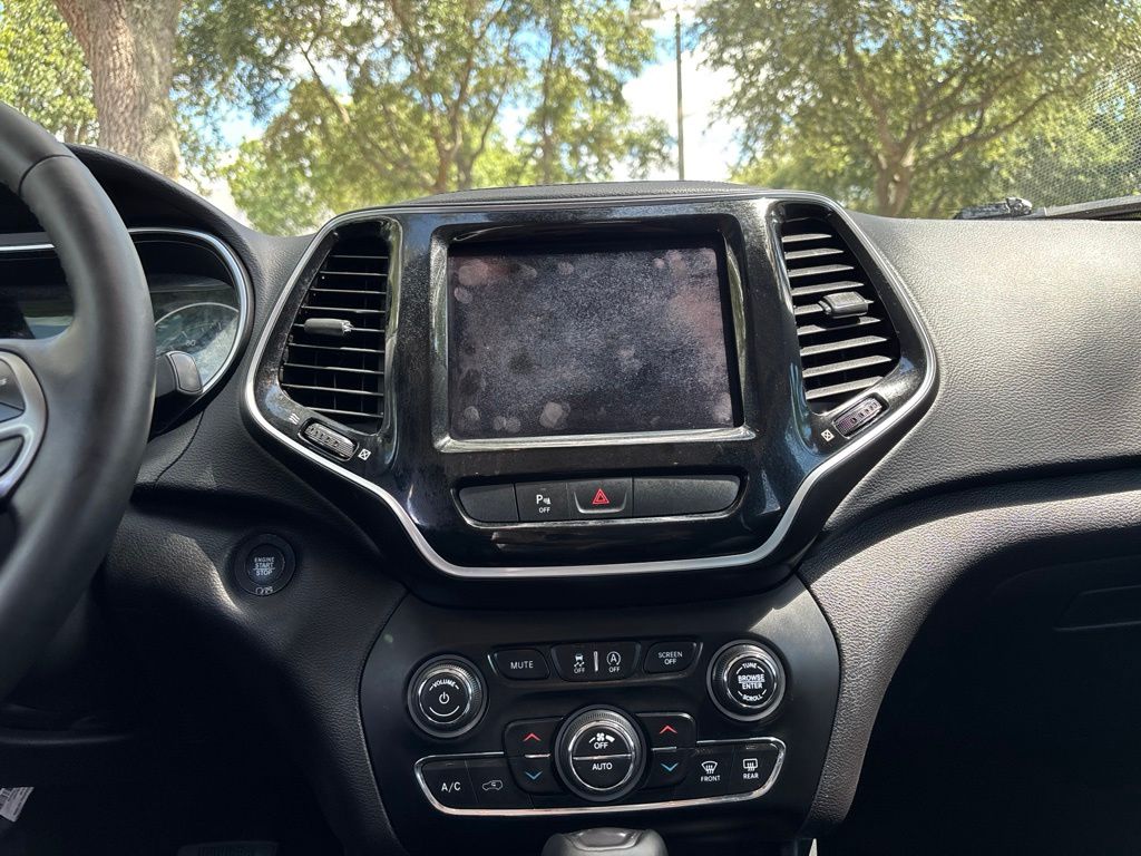 Thumbnail: 2019 Jeep Cherokee - 15