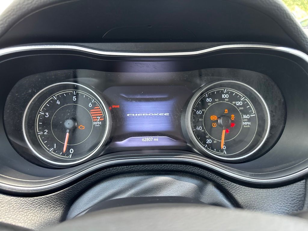 Thumbnail: 2019 Jeep Cherokee - 17