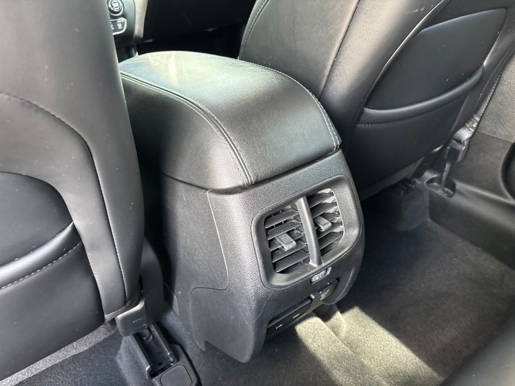 Thumbnail: 2019 Jeep Cherokee - 27