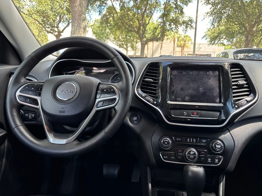 Thumbnail: 2019 Jeep Cherokee - 14