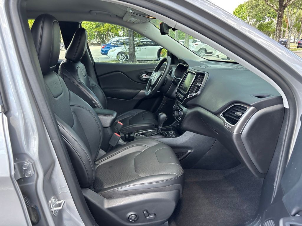 Thumbnail: 2019 Jeep Cherokee - 10