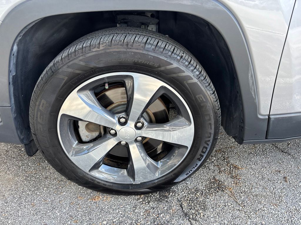 Thumbnail: 2019 Jeep Cherokee - 7