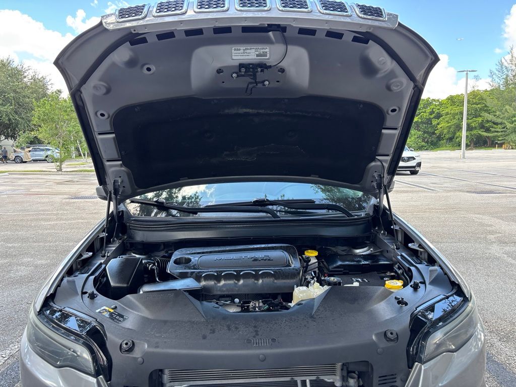 Thumbnail: 2019 Jeep Cherokee - 8
