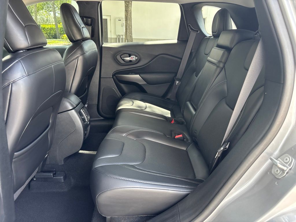 Thumbnail: 2019 Jeep Cherokee - 12