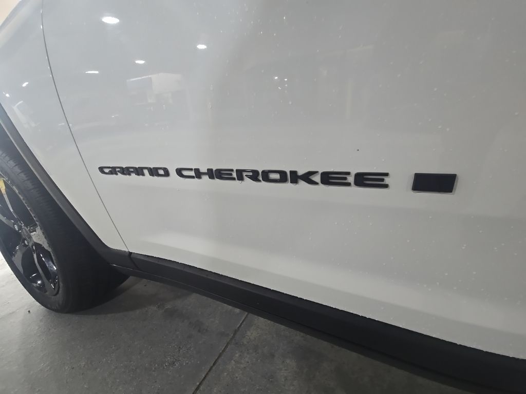 Thumbnail: 2023 Jeep Grand Cherokee - 7