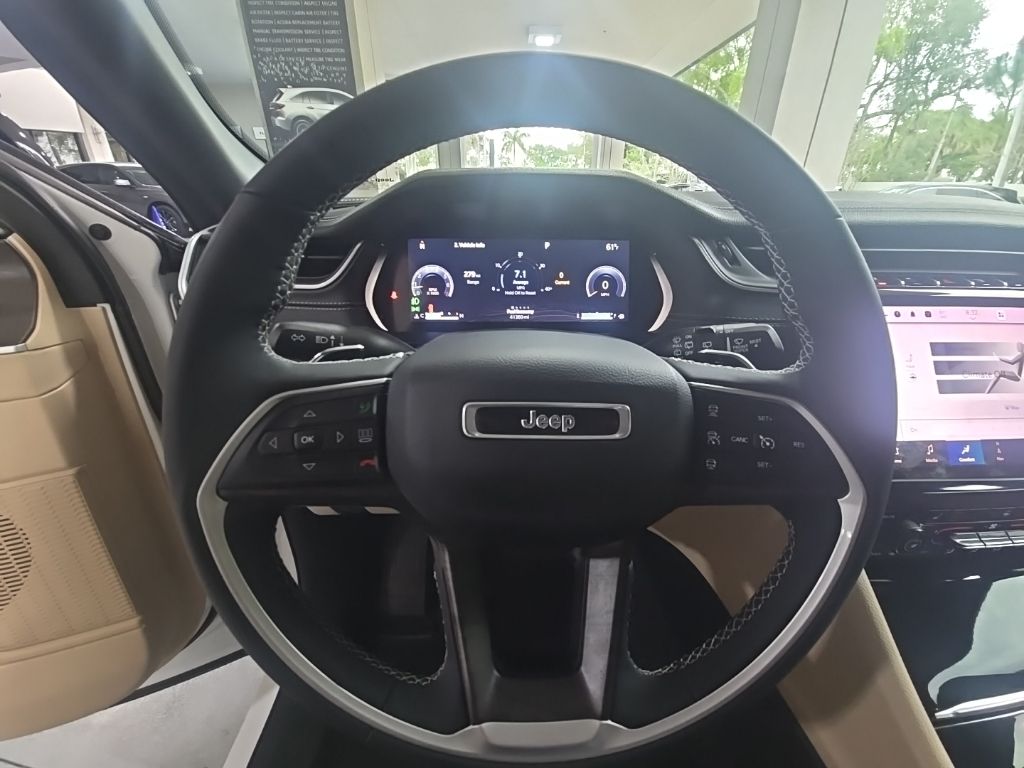 Thumbnail: 2023 Jeep Grand Cherokee - 10