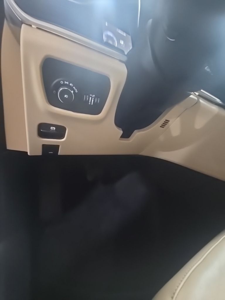 Thumbnail: 2023 Jeep Grand Cherokee - 23