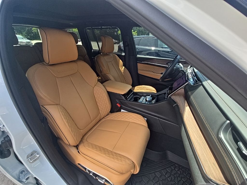 Thumbnail: 2025 Jeep Grand Cherokee - 12