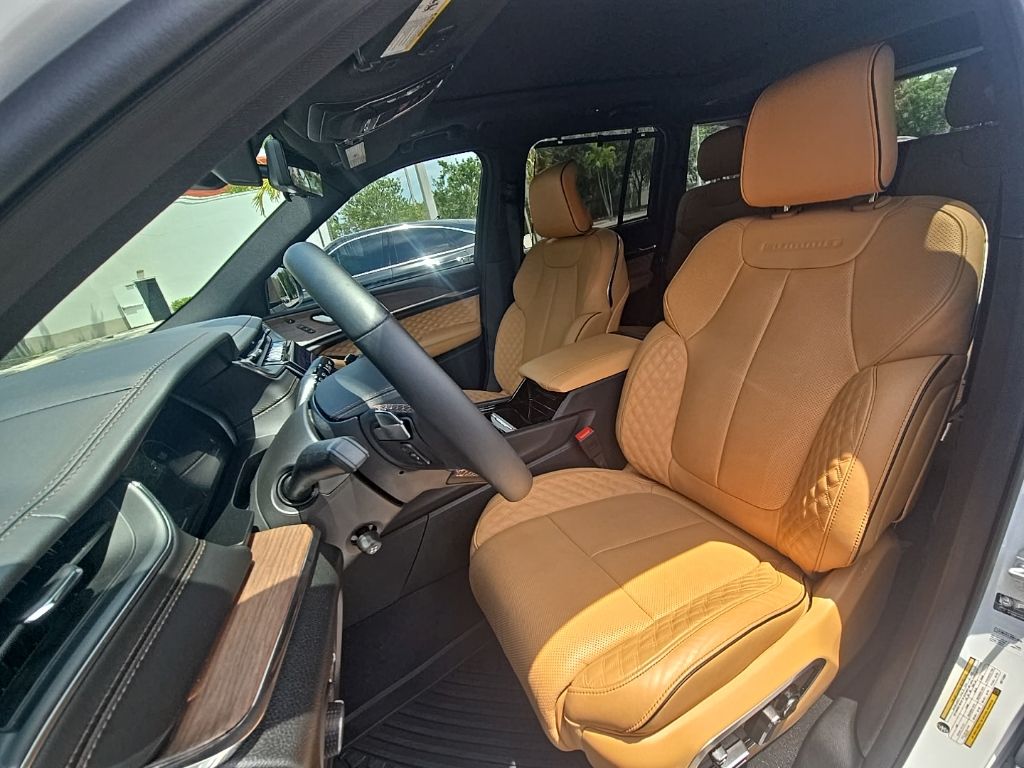 Thumbnail: 2025 Jeep Grand Cherokee - 11