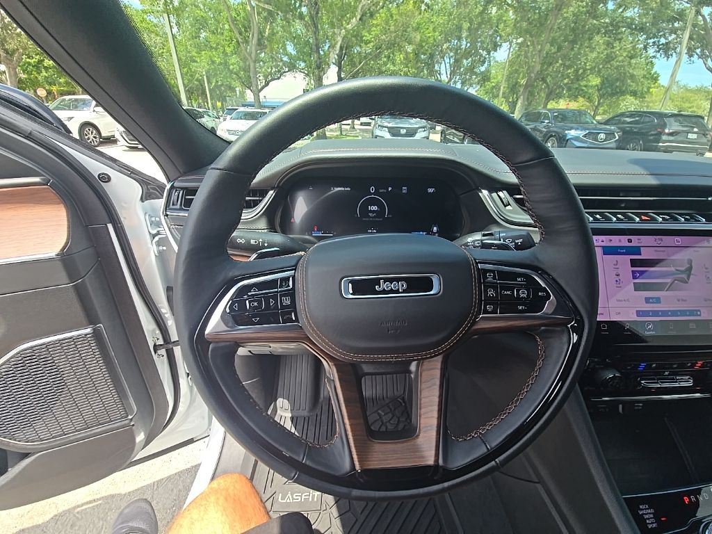 Thumbnail: 2025 Jeep Grand Cherokee - 10