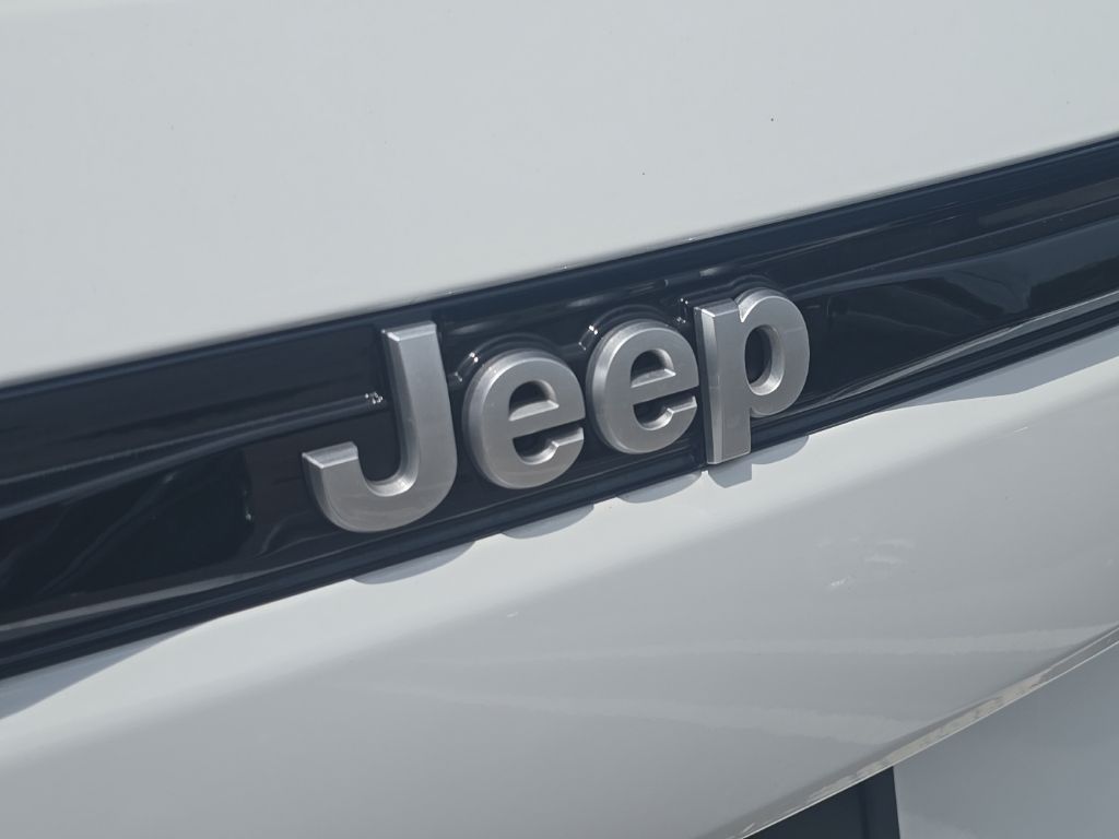 Thumbnail: 2025 Jeep Grand Cherokee - 24