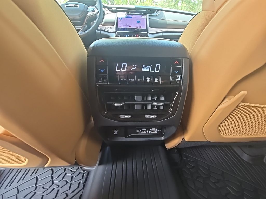 Thumbnail: 2025 Jeep Grand Cherokee - 37