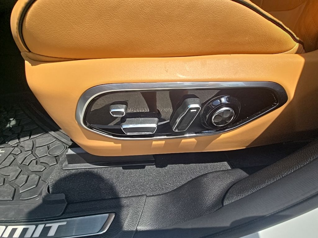 Thumbnail: 2025 Jeep Grand Cherokee - 28