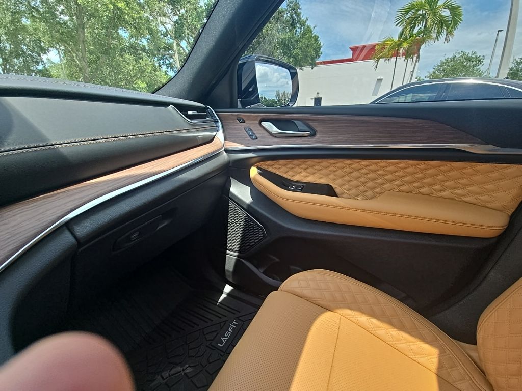 Thumbnail: 2025 Jeep Grand Cherokee - 34