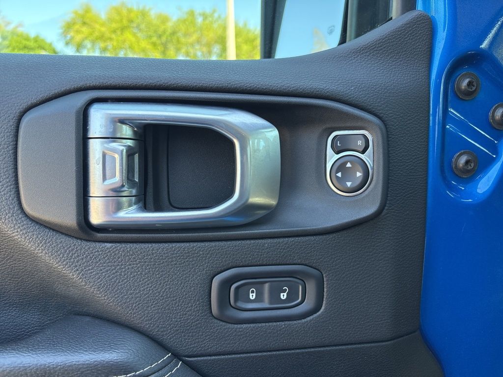 Thumbnail: 2021 Jeep Gladiator - 22