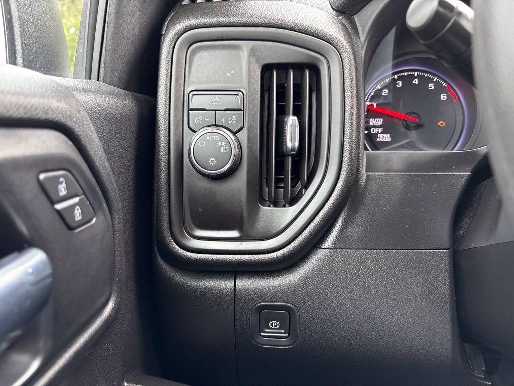 Thumbnail: 2020 Chevrolet Silverado 1500 - 33