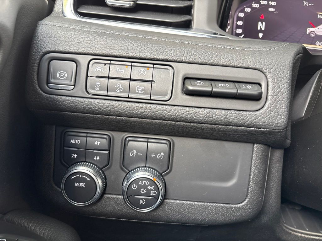 Thumbnail: 2023 GMC Yukon - 36