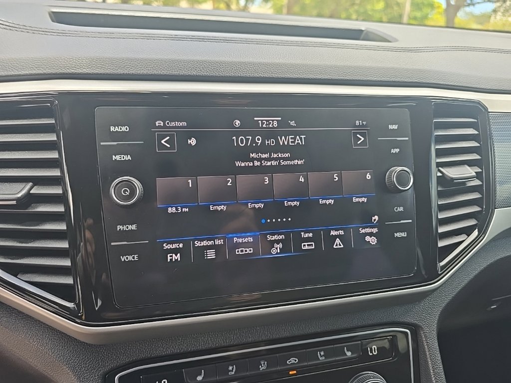 Thumbnail: 2021 Volkswagen Atlas - 14