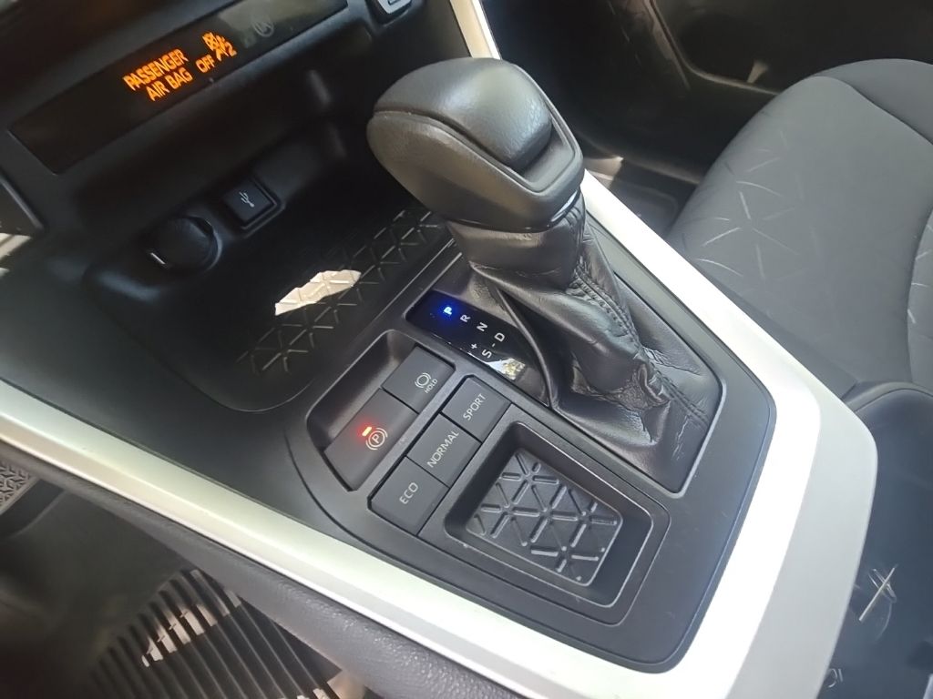 Thumbnail: 2020 Toyota RAV4 - 15