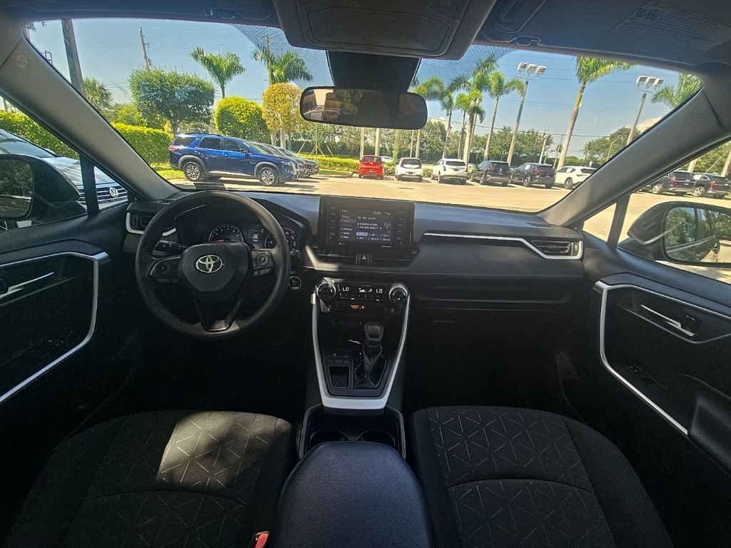 Thumbnail: 2020 Toyota RAV4 - 10