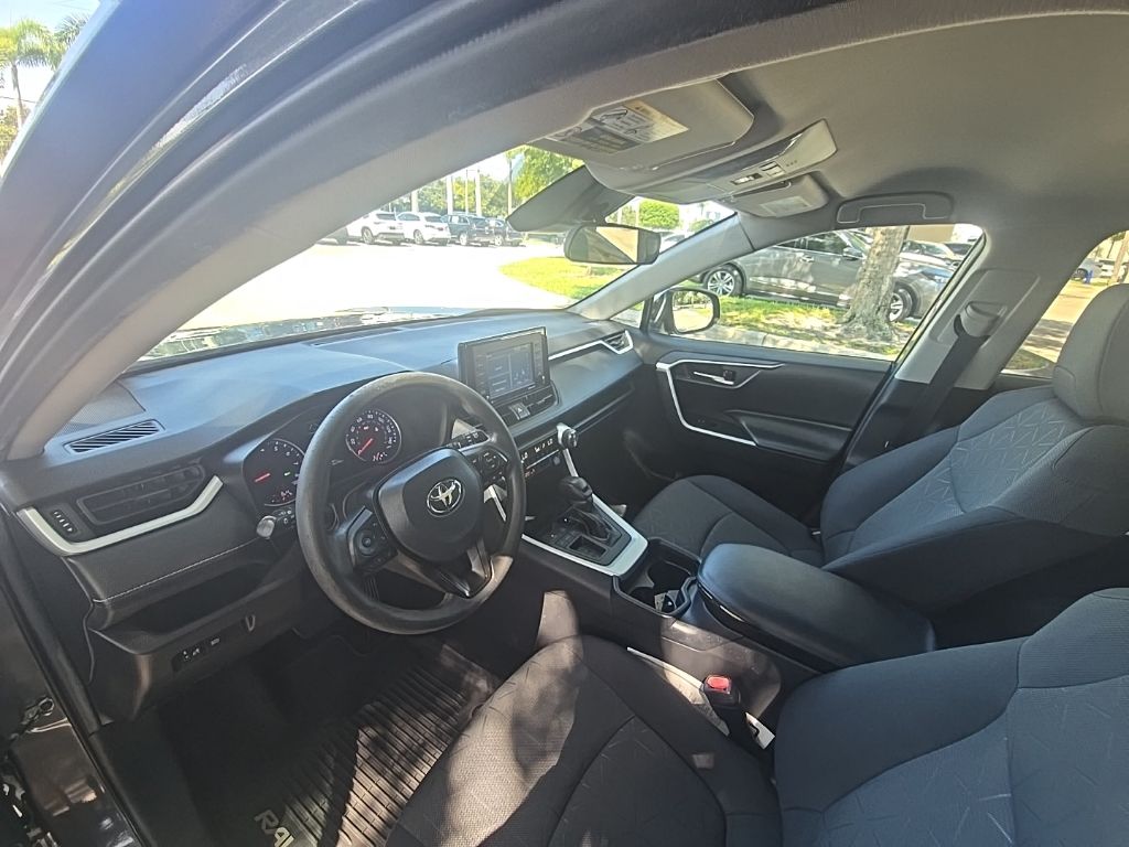 Thumbnail: 2020 Toyota RAV4 - 28