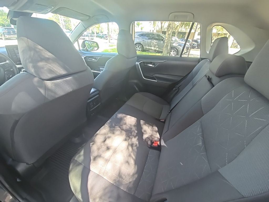 Thumbnail: 2020 Toyota RAV4 - 33