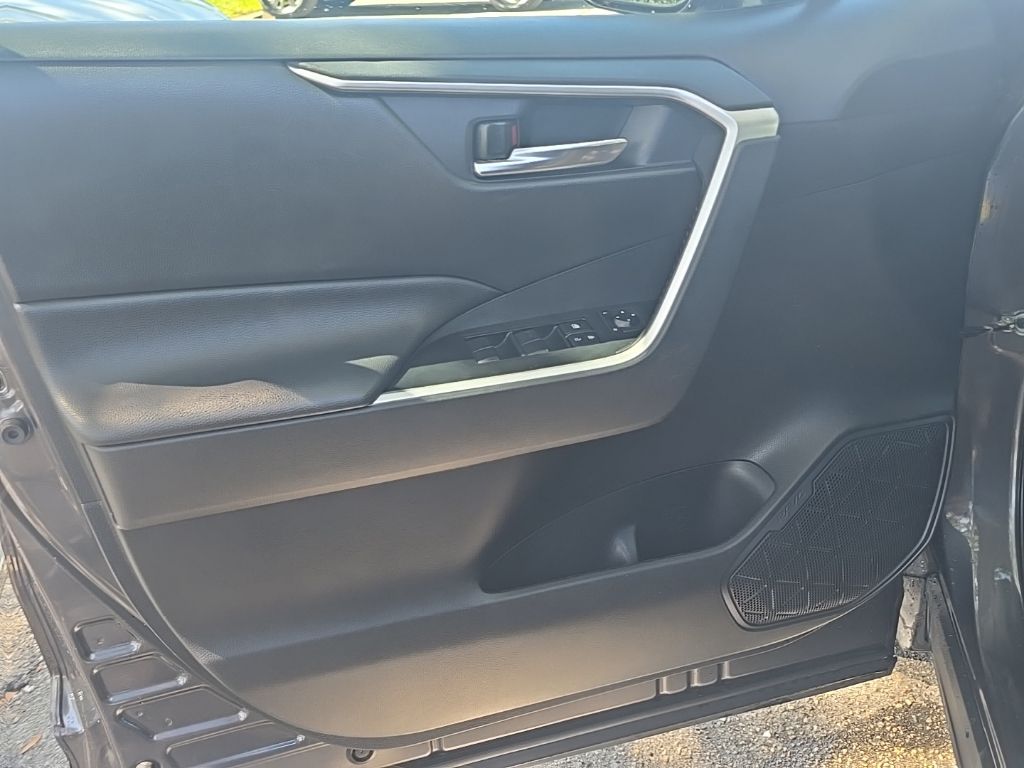 Thumbnail: 2020 Toyota RAV4 - 25
