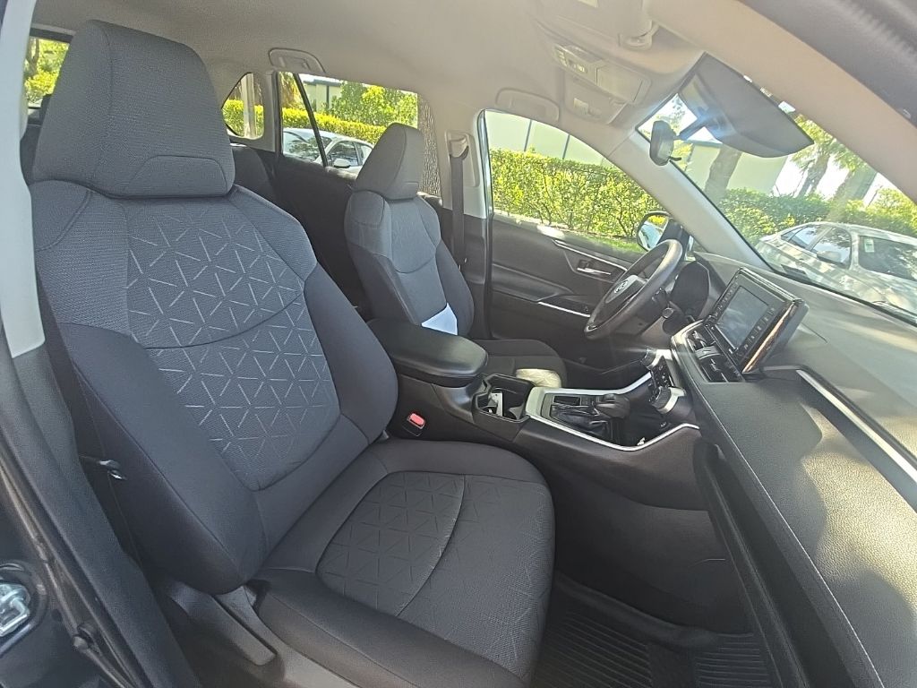 Thumbnail: 2020 Toyota RAV4 - 12