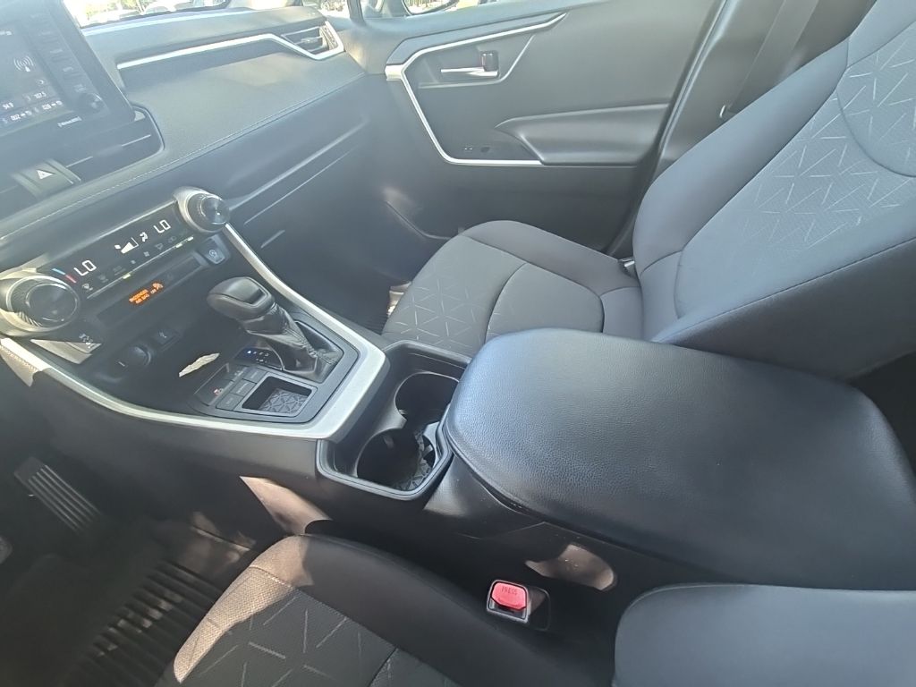 Thumbnail: 2020 Toyota RAV4 - 31