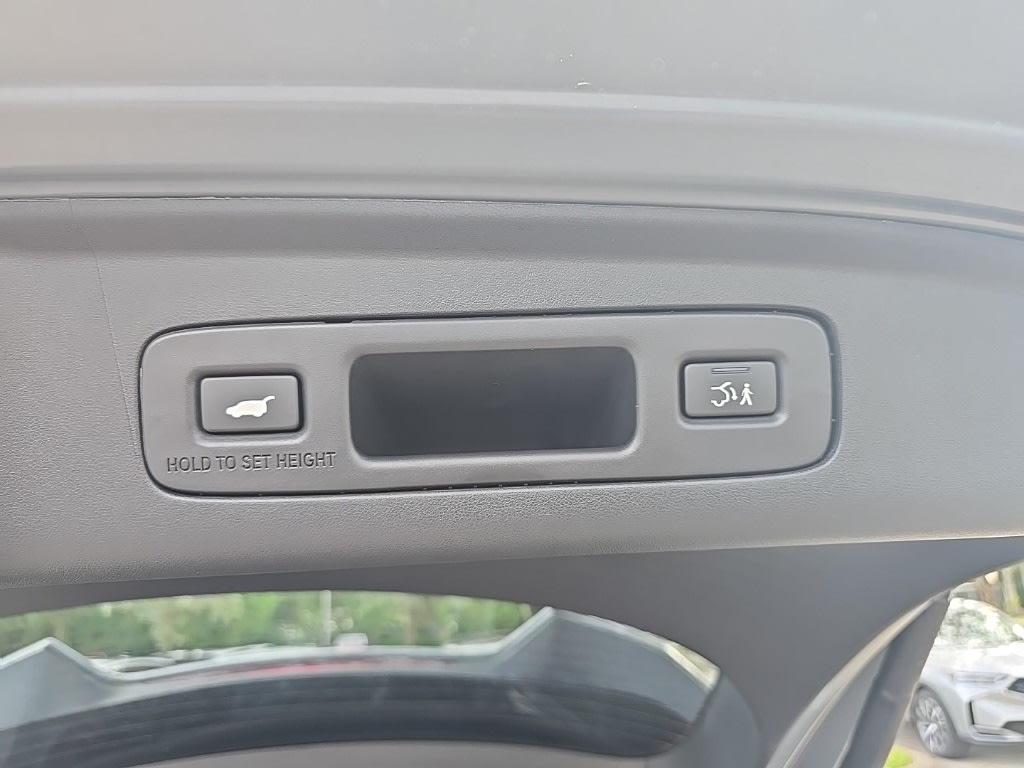 Thumbnail: 2025 Acura ADX - 25