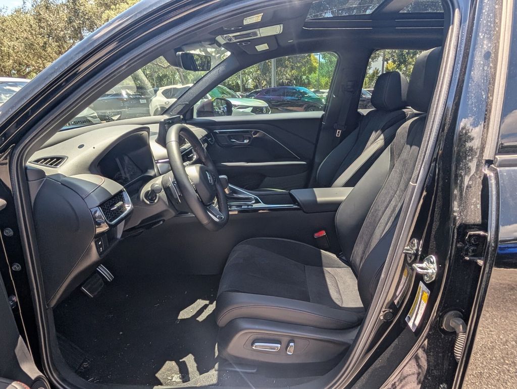 Thumbnail: 2025 Acura ADX - 9