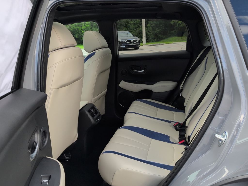 Thumbnail: 2025 Acura ADX - 10