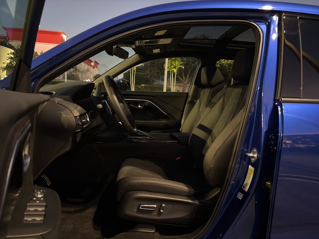 Thumbnail: 2025 Acura ADX - 10